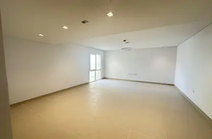 Apartment - 3 Bedrooms - 4 Bathrooms for rent in Corniche Road - Corniche Road - Doha