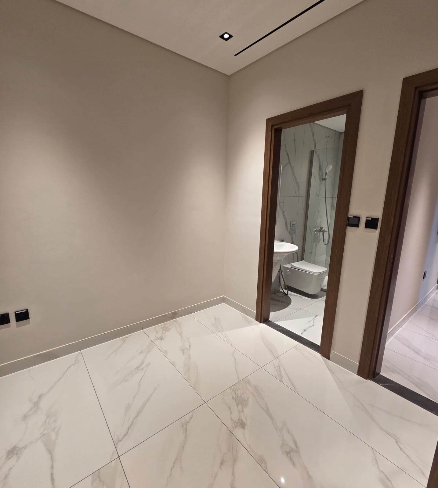 BRAND NEW 2BEDROOM PLUS MAID FULLY FURNISHED thumbnail 14