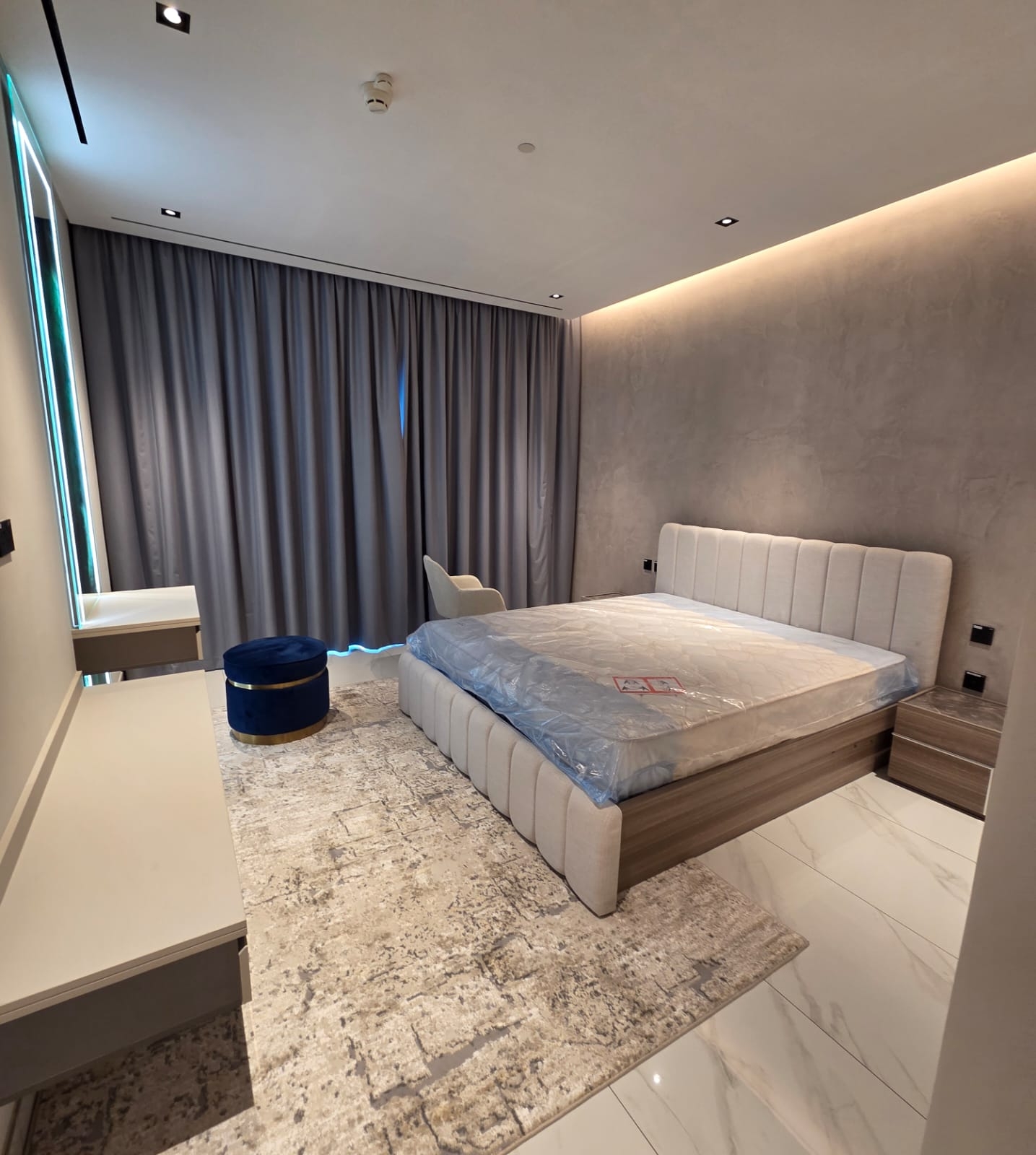 BRAND NEW 2BEDROOM PLUS MAID FULLY FURNISHED thumbnail 5