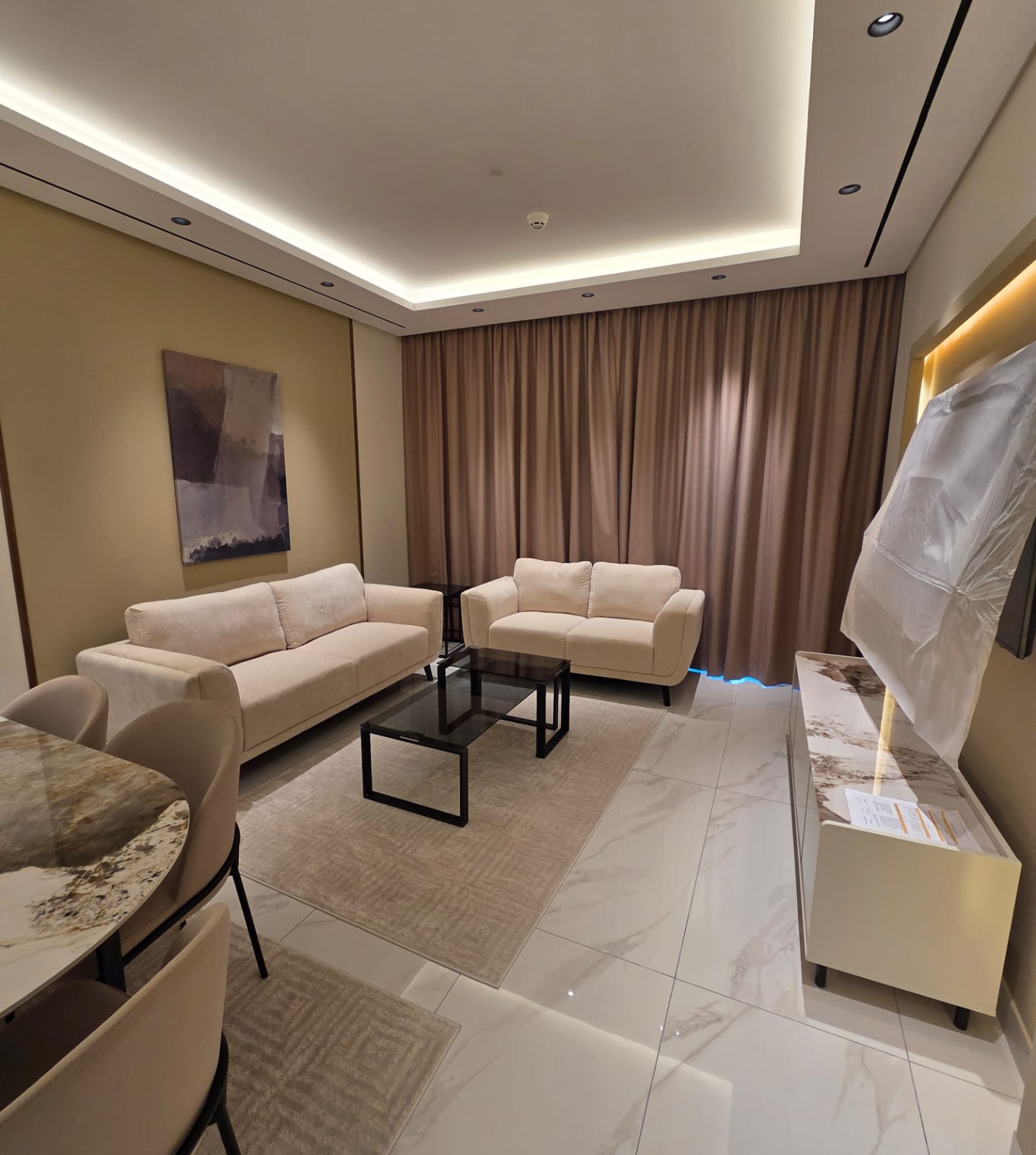 BRAND NEW 2BEDROOM PLUS MAID FULLY FURNISHED thumbnail 4