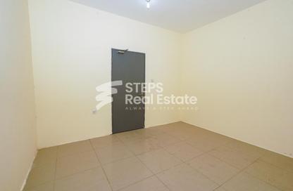 Labor Camp - Studio - 1 for rent in Industrial Area 4 - Industrial Area - Industrial Area - Doha