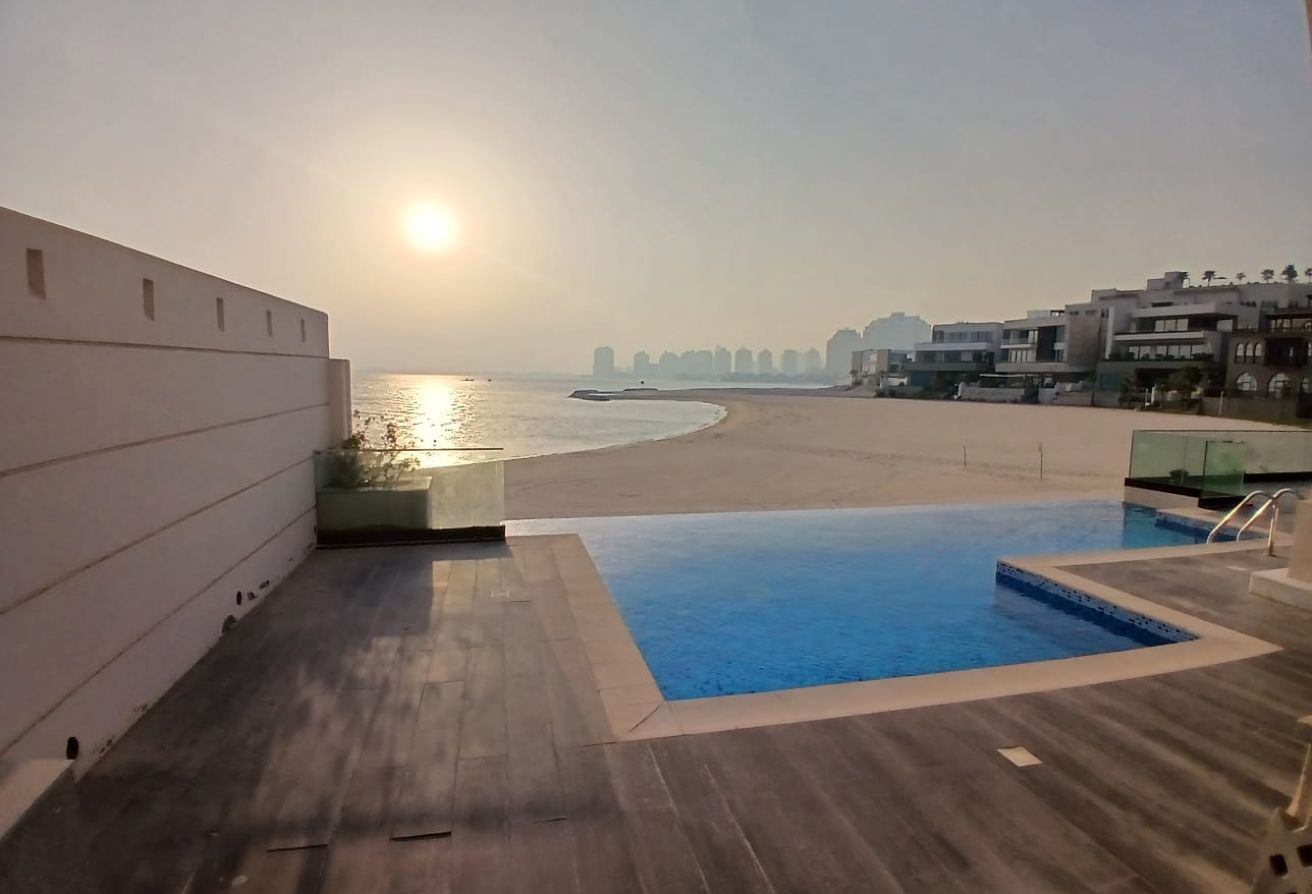 9 BR Villa in The Pearl with Private Pool