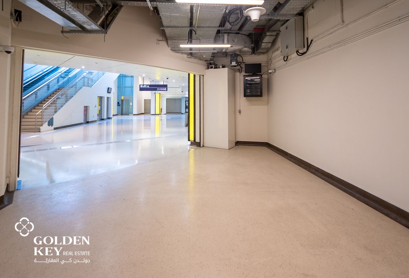 Shop Available in Prime Yacht Club Metro Station