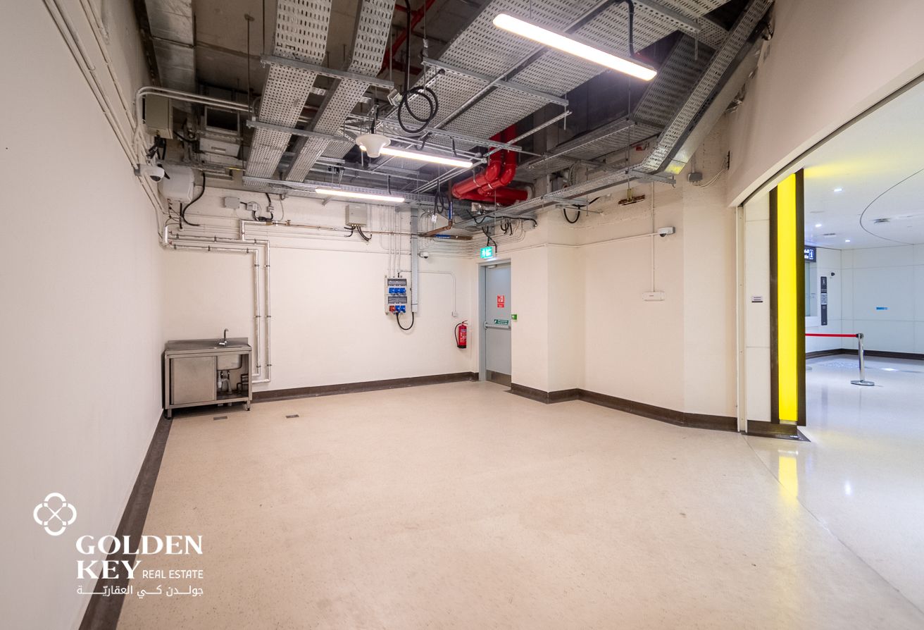 Shop Available in Prime Yacht Club Metro Station