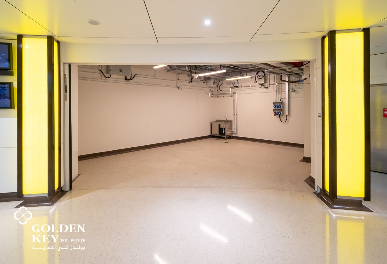 Shop Available in Prime Yacht Club Metro Station