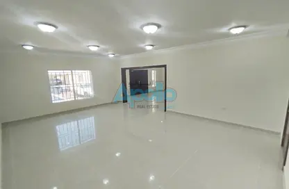 فيلا - 4 غرف نوم - 6 حمامات للايجار في شارع المطار القديم - طريق المطار القديم - الدوحة