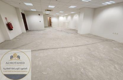 Shop - Studio - 1 Bathroom for rent in Anas Street - Fereej Bin Mahmoud North - Fereej Bin Mahmoud - Doha