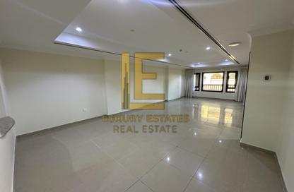 Apartment - 1 Bedroom - 2 Bathrooms for rent in West Porto Drive - Porto Arabia - The Pearl Island - Doha