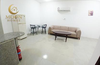 Apartment - 1 Bedroom - 1 Bathroom for rent in Umm Ghwailina Comm - Umm Ghuwalina - Umm Ghuwailina - Doha