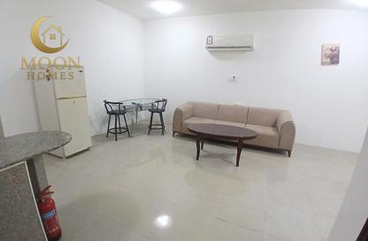 Apartment - 1 Bedroom - 1 Bathroom for rent in Umm Ghwailina Comm - Umm Ghuwalina - Umm Ghuwailina - Doha Apartment - 1 Bedroom - 1 Bathroom for rent in Umm Ghwailina Comm - Umm Ghuwalina - Umm Ghuwailina - Doha