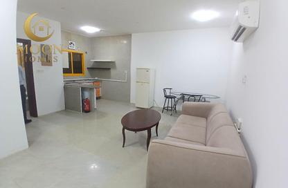 Apartment - 1 Bedroom - 1 Bathroom for rent in Umm Ghwailina Comm - Umm Ghuwalina - Umm Ghuwailina - Doha