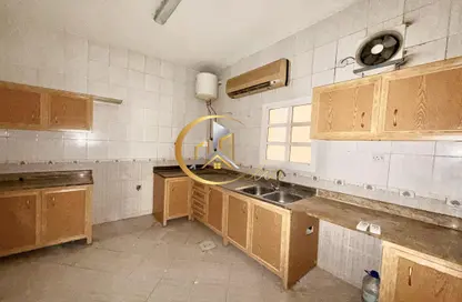 Apartment - 2 Bedrooms - 2 Bathrooms for rent in Al Tabari Street - Fereej Bin Omran - Doha