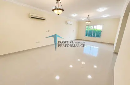 Apartment - 5 Bedrooms - 3 Bathrooms for rent in Al Nuaija Street - Al Nuaija - Doha
