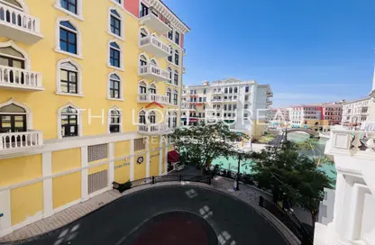 Apartment - 2 Bedrooms - 3 Bathrooms for rent in Carnaval - Qanat Quartier - The Pearl Island - Doha