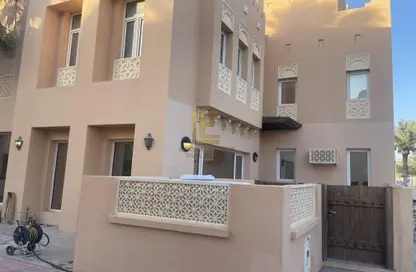 فيلا - 4 غرف نوم - 6 حمامات للايجار في الخليج الجنوبي - الخليج الغربي - الدوحة