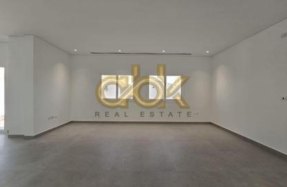 Villa - 4 Bedrooms - 3 Bathrooms for rent in Umm Al Seneem Street - Ain Khaled - Doha