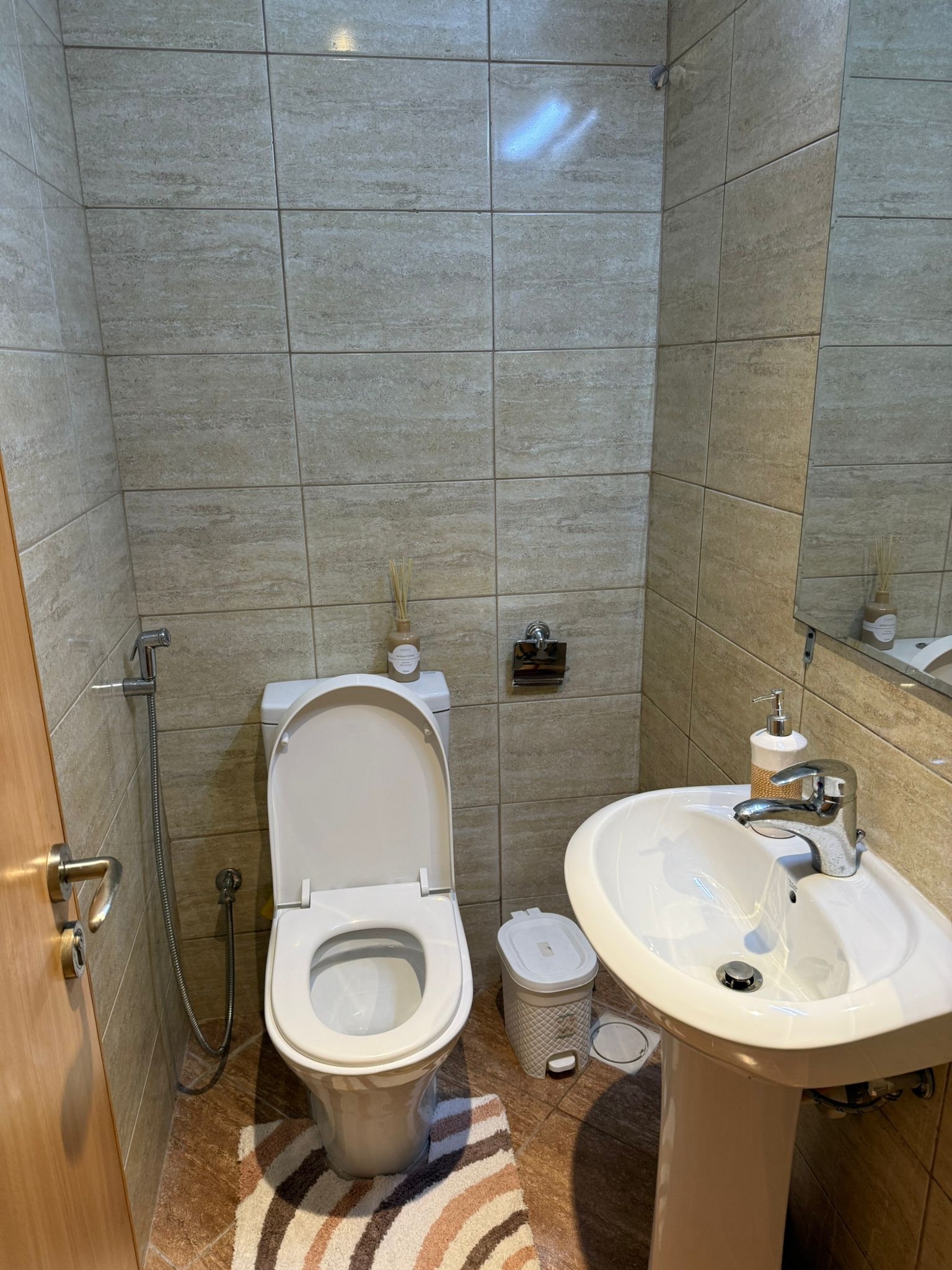 LUXURY UPGRADE 1BEDROOM FULLY FURNISHED 2 BALCONY thumbnail 10