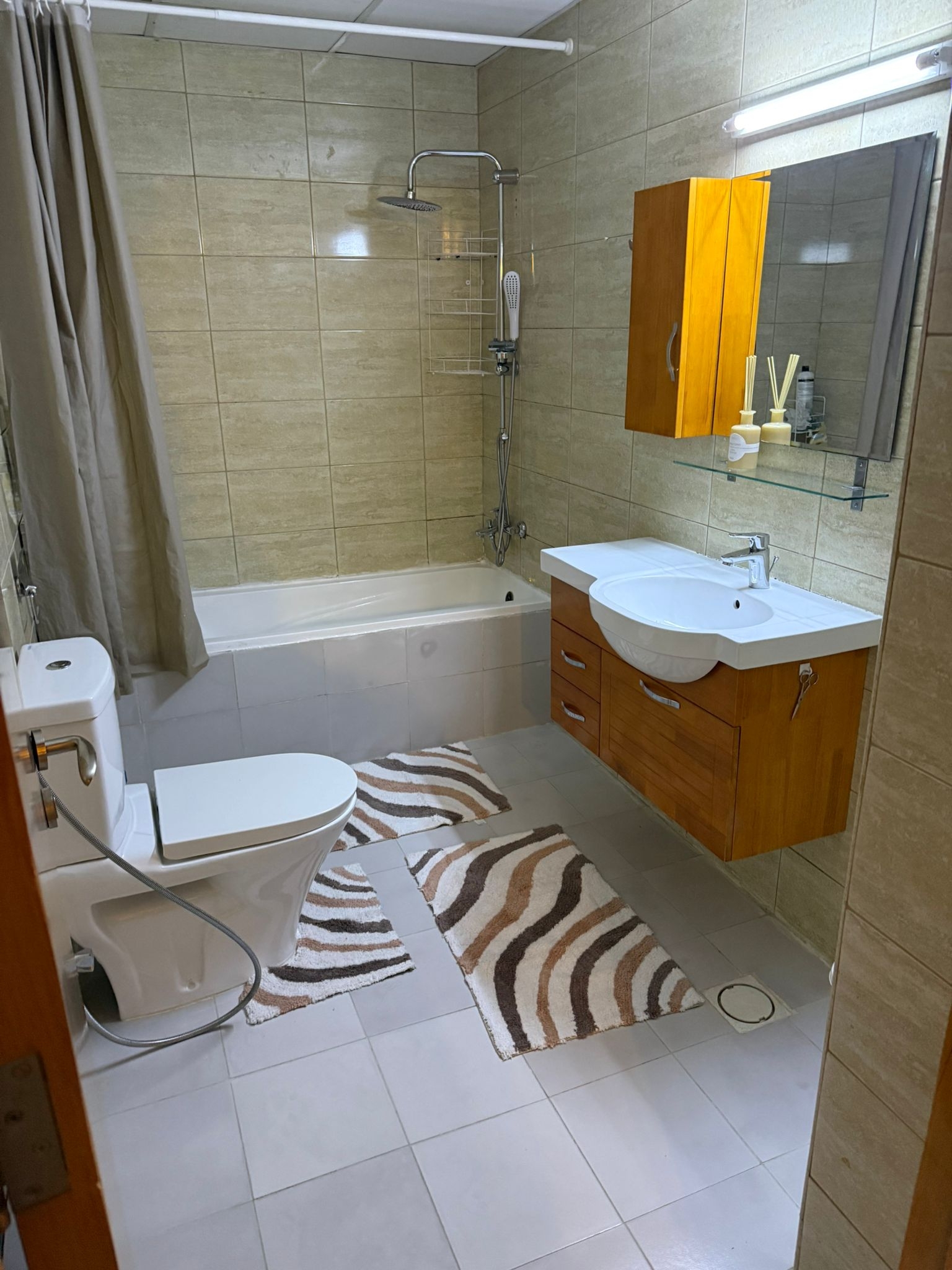 LUXURY UPGRADE 1BEDROOM FULLY FURNISHED 2 BALCONY thumbnail 4