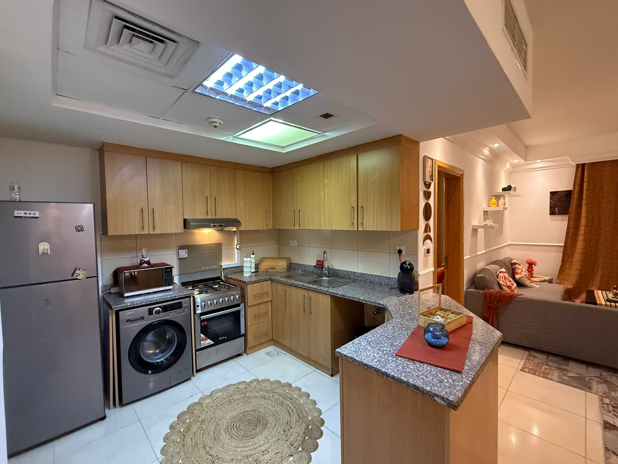 LUXURY UPGRADE 1BEDROOM FULLY FURNISHED 2 BALCONY thumbnail 5
