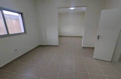 Apartment - 2 Bedrooms - 2 Bathrooms for rent in Umm Ghuwailina 4 - Umm Ghuwailina - Doha