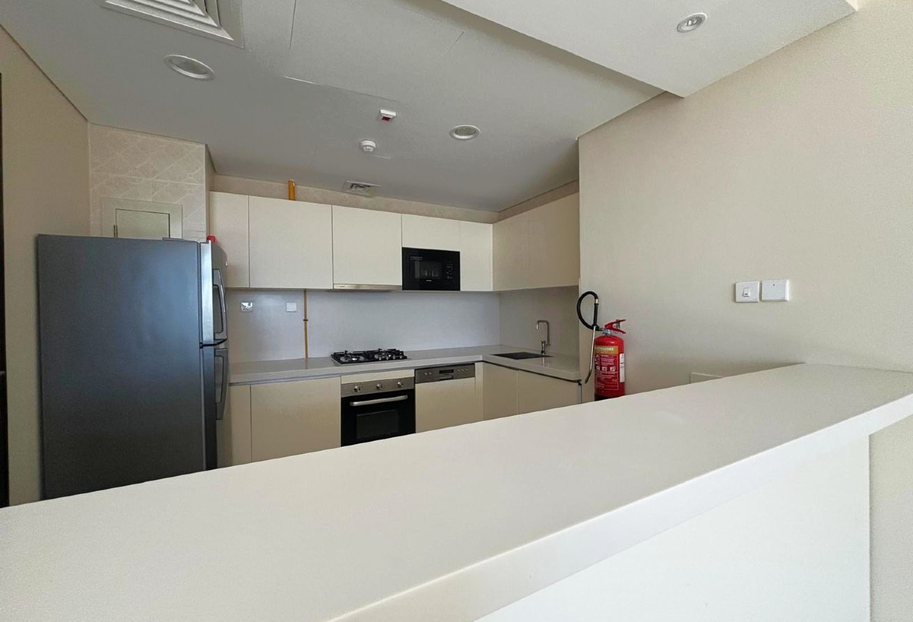 CHARMING 1BHK SEMI FURNISHED | POOL AND GYM ACCESS - apartment in Fox Hills