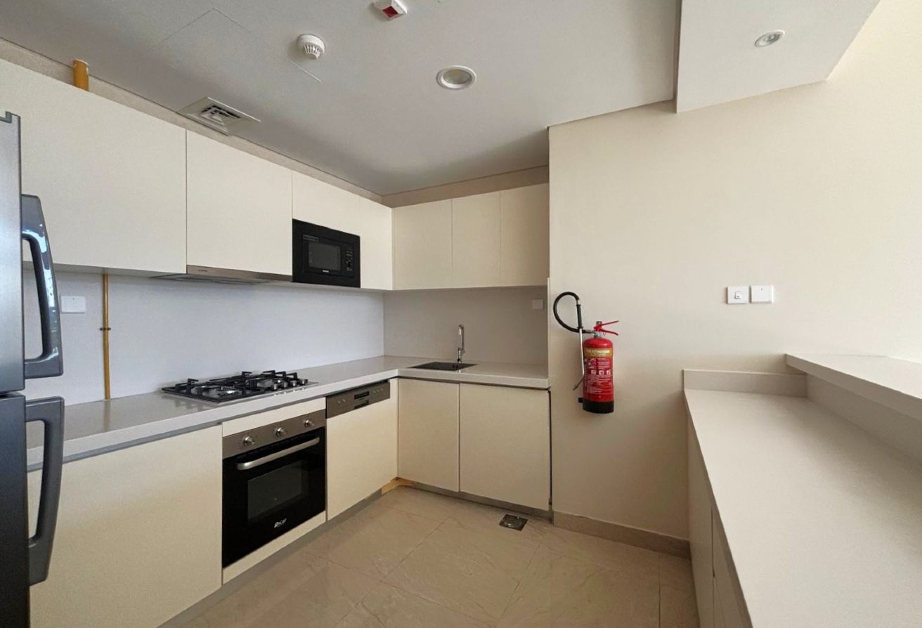 CHARMING 1BHK SEMI FURNISHED | POOL AND GYM ACCESS - apartment in Fox Hills