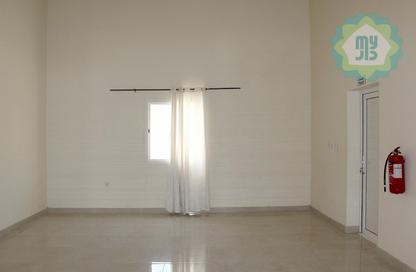 Warehouse - Studio - 6 Bathrooms for rent in East Industrial Street - Birkat Al Awamer - Al Wakra