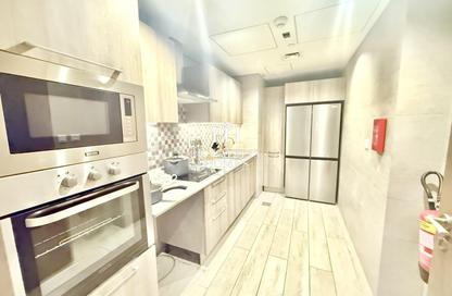 Apartment - 2 Bedrooms - 3 Bathrooms for rent in Ramada Commercial Building - Al Rawabi Street - Al Muntazah - Doha