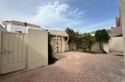 Villa - 3 Bedrooms - 4 Bathrooms for rent in Palm Village residence - New Salata - Salata - Doha