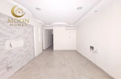 Apartment - 2 Bedrooms - 1 Bathroom for rent in Umm Ghwailina Comm - Umm Ghuwalina - Umm Ghuwailina - Doha