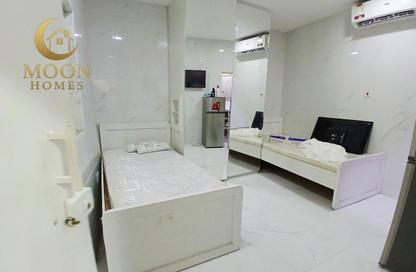 Apartment - Studio - 1 Bathroom for rent in Umm Ghuwailina 4 - Umm Ghuwailina - Doha