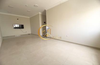 Apartment - 2 Bedrooms - 2 Bathrooms for rent in Al Nasr Street - Al Nasr - Doha
