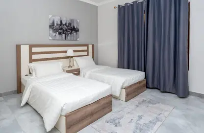 شقة - 4 غرف نوم - 4 حمامات للايجار في قرية إزدان 26 - قرية إزدان - الوكرة