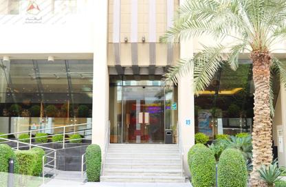 Apartment - 3 Bedrooms - 4 Bathrooms for rent in Al Sadd Road - Al Sadd - Doha