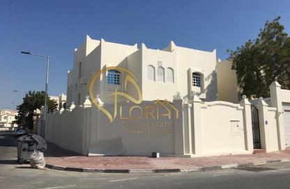 فيلا - 5 غرف نوم - 6 حمامات للايجار في روضة المطر - الدوحة