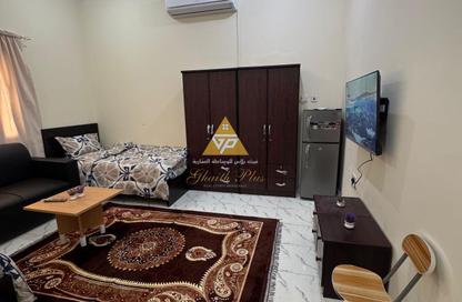 Villa - Studio - 1 Bathroom for rent in Izghawa - Doha