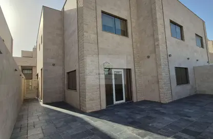 Villa - 4 Bedrooms - 5 Bathrooms for rent in Al Maamoura - Al Maamoura - Doha