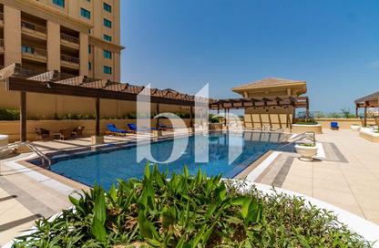 Apartment - 2 Bedrooms - 3 Bathrooms for sale in West Porto Drive - Porto Arabia - The Pearl Island - Doha