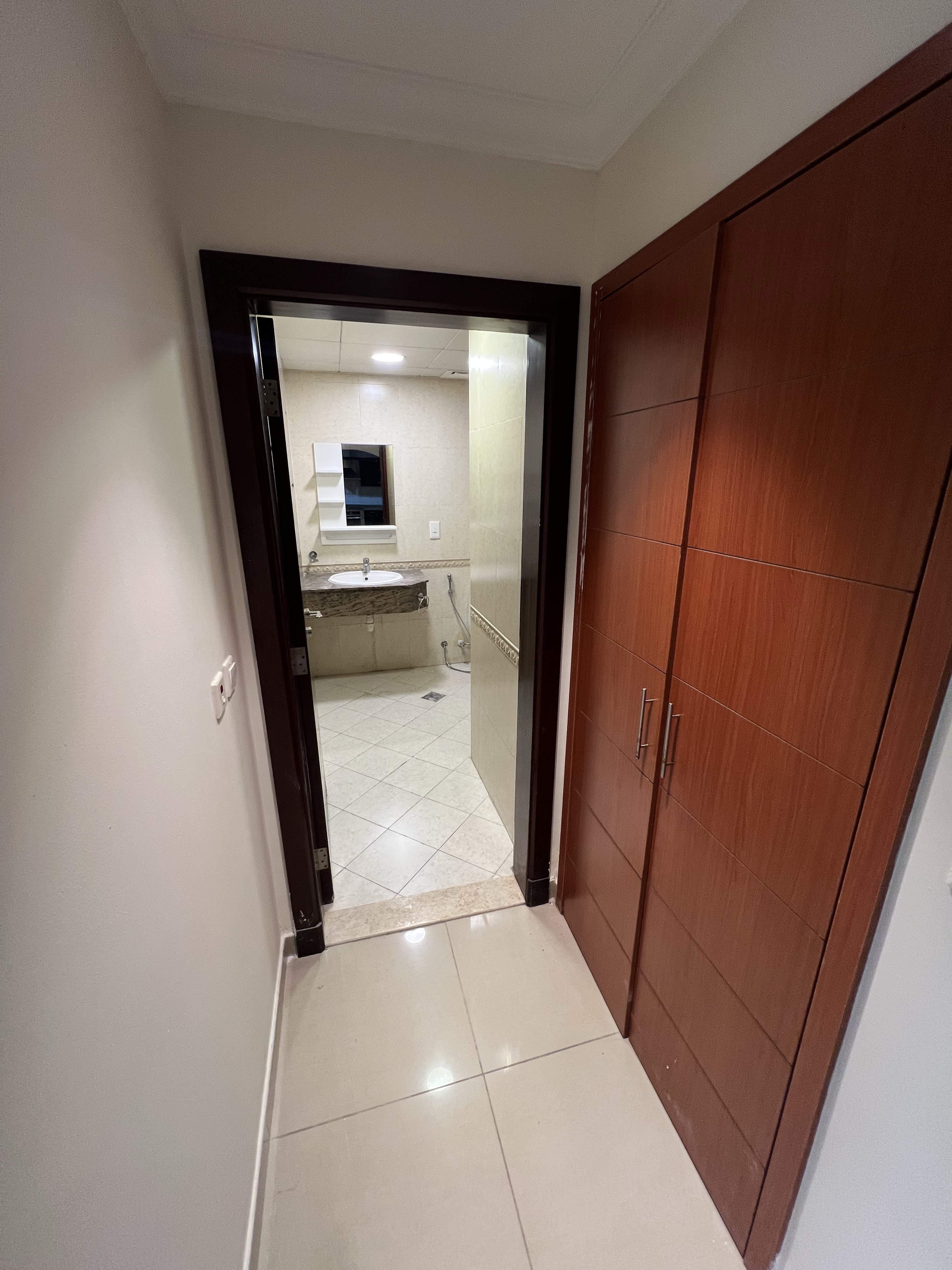 SPACIOUS STUDIO FULLY FURNISHED 5250 ONLY HOT DEAL thumbnail 9