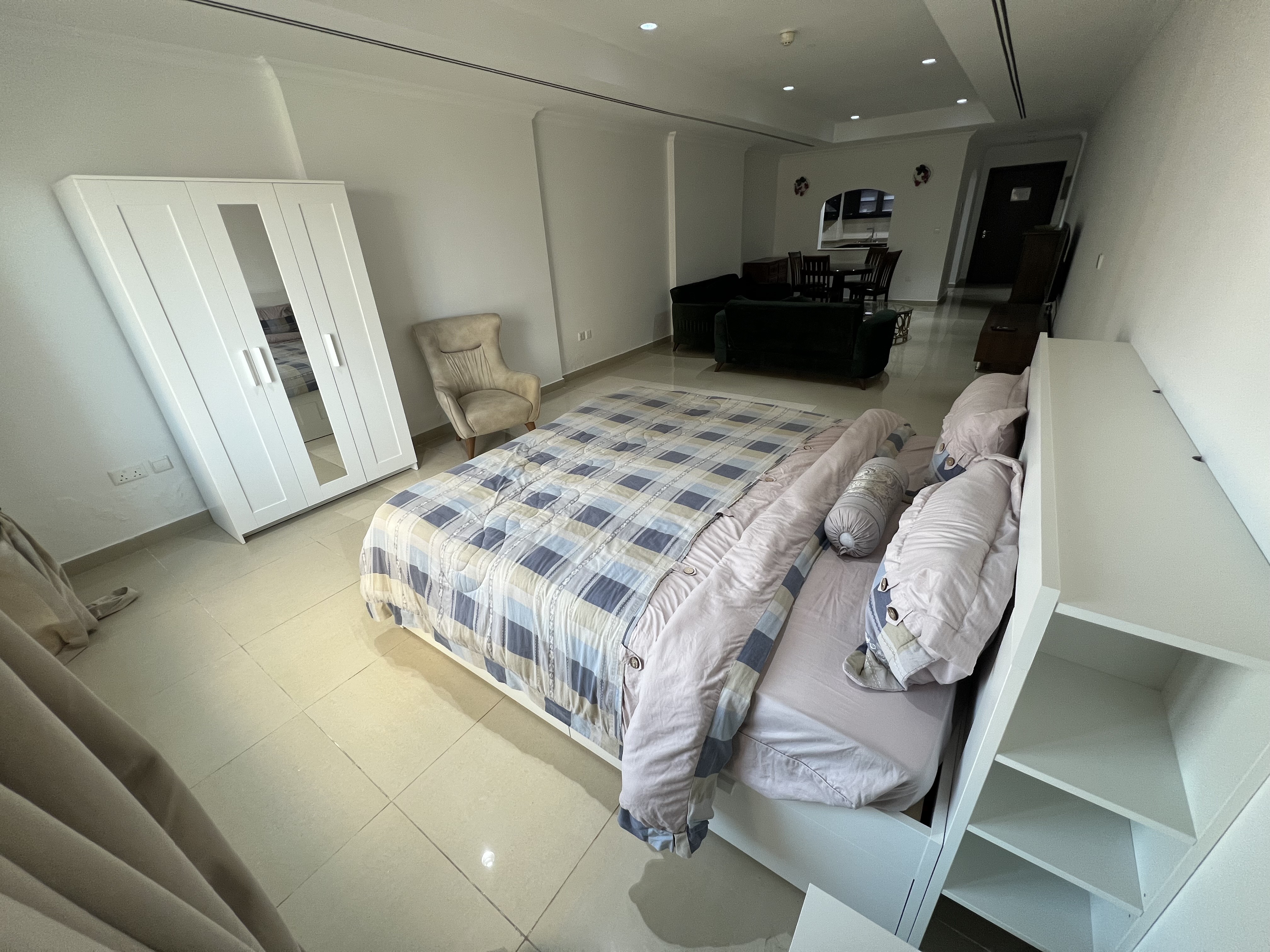 SPACIOUS STUDIO FULLY FURNISHED 5250 ONLY HOT DEAL thumbnail 4