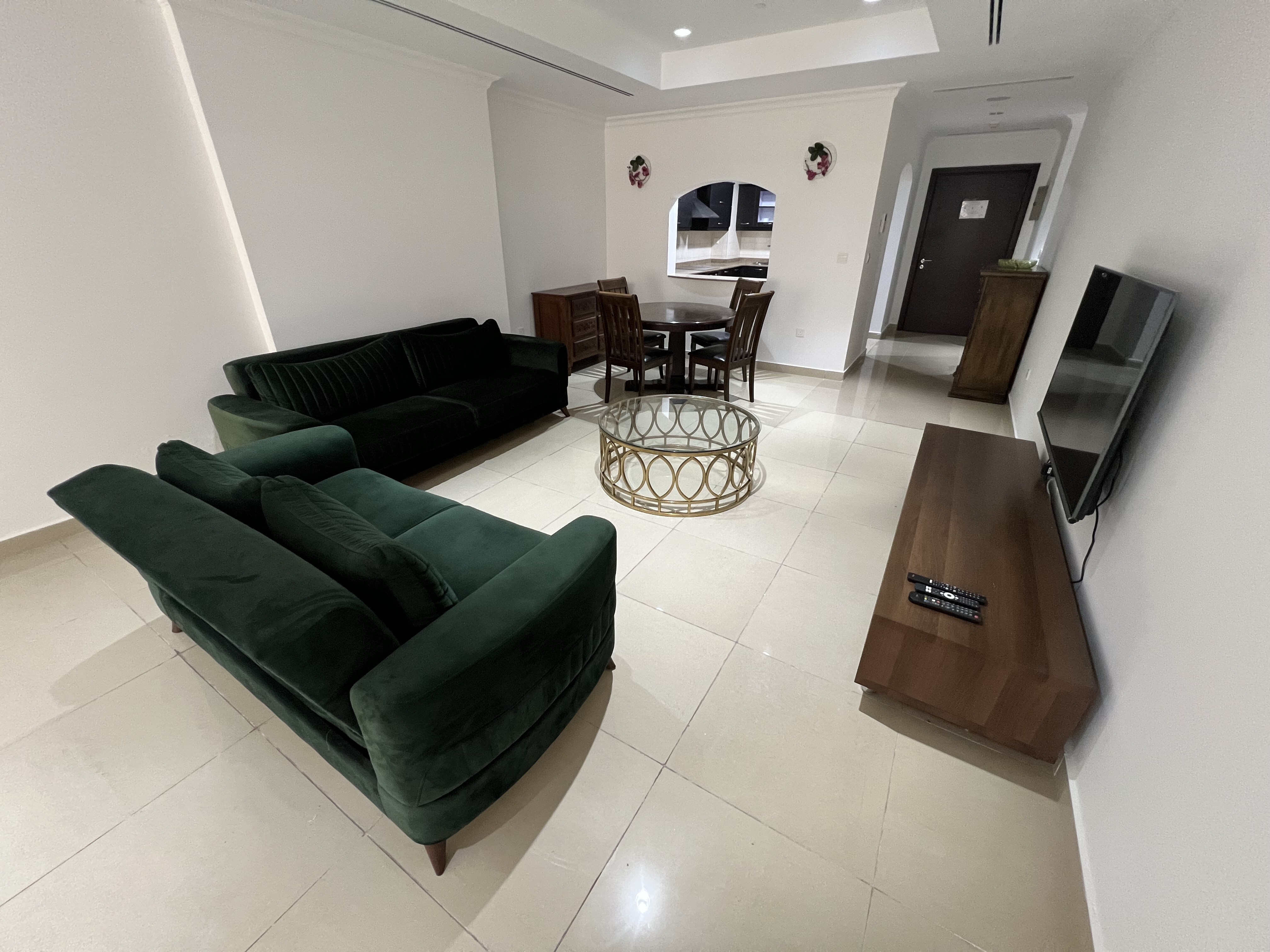 SPACIOUS STUDIO FULLY FURNISHED 5250 ONLY HOT DEAL thumbnail 6
