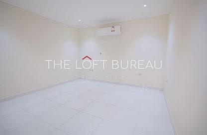 Villa - 5 - 5 for rent in Umm Salal Ali - Umm Salal Ali - Doha