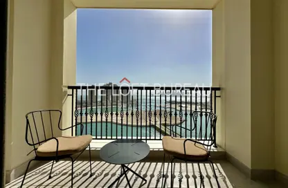 Apartment - 2 Bedrooms - 2 Bathrooms for rent in Viva East - Viva Bahriyah - The Pearl Island - Doha