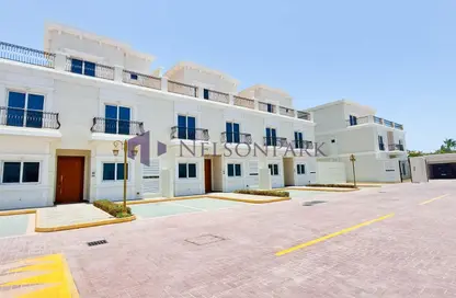 Villa - 5 Bedrooms - 7 Bathrooms for rent in Floresta Gardens - Floresta Gardens - The Pearl Island - Doha