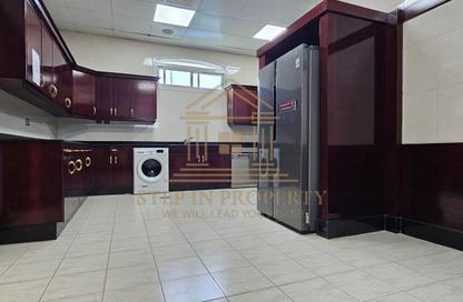 مجمع سكني - 3 غرف نوم - 4 حمامات للايجار في شارع  بو هامو - أبو هامور - الدوحة