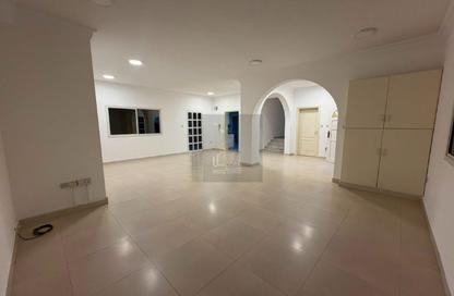 Compound - 3 Bedrooms - 4 Bathrooms for rent in Mamoura 18 - Al Maamoura - Doha