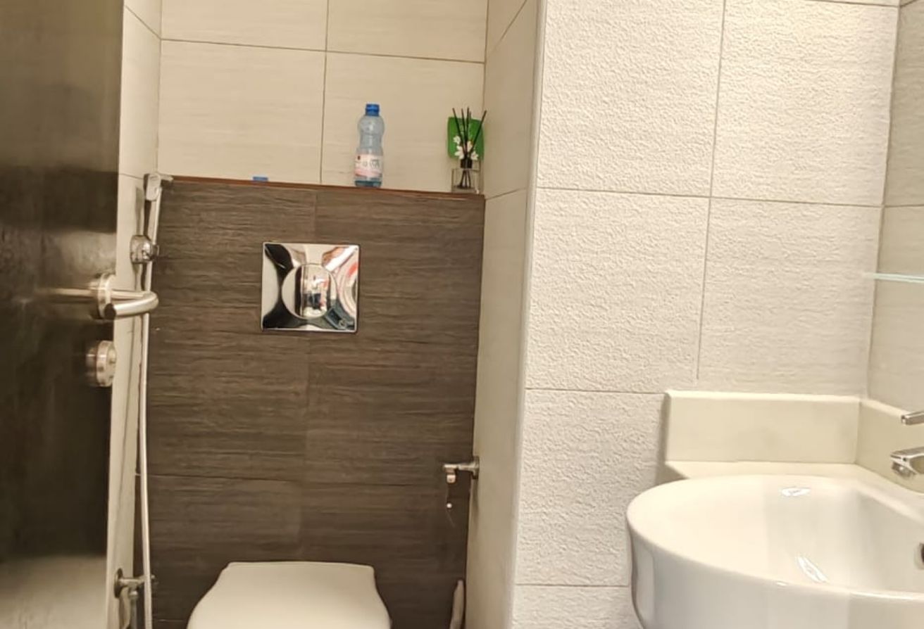 ELEGANT 1BEDROOM FULLY FURNISHED WITH BALCONY thumbnail 4
