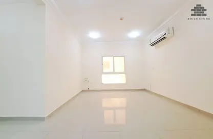 Apartment - 2 Bedrooms - 2 Bathrooms for rent in Thabit Bin Zaid Street - Al Mansoura - Doha