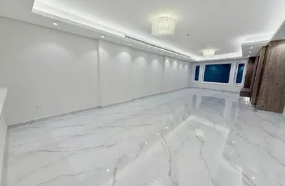 Apartment - 1 Bedroom - 2 Bathrooms for rent in West Porto Drive - Porto Arabia - The Pearl Island - Doha