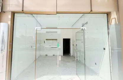 Shop - Studio - 1 Bathroom for rent in Bu Hamour Street - Abu Hamour - Doha